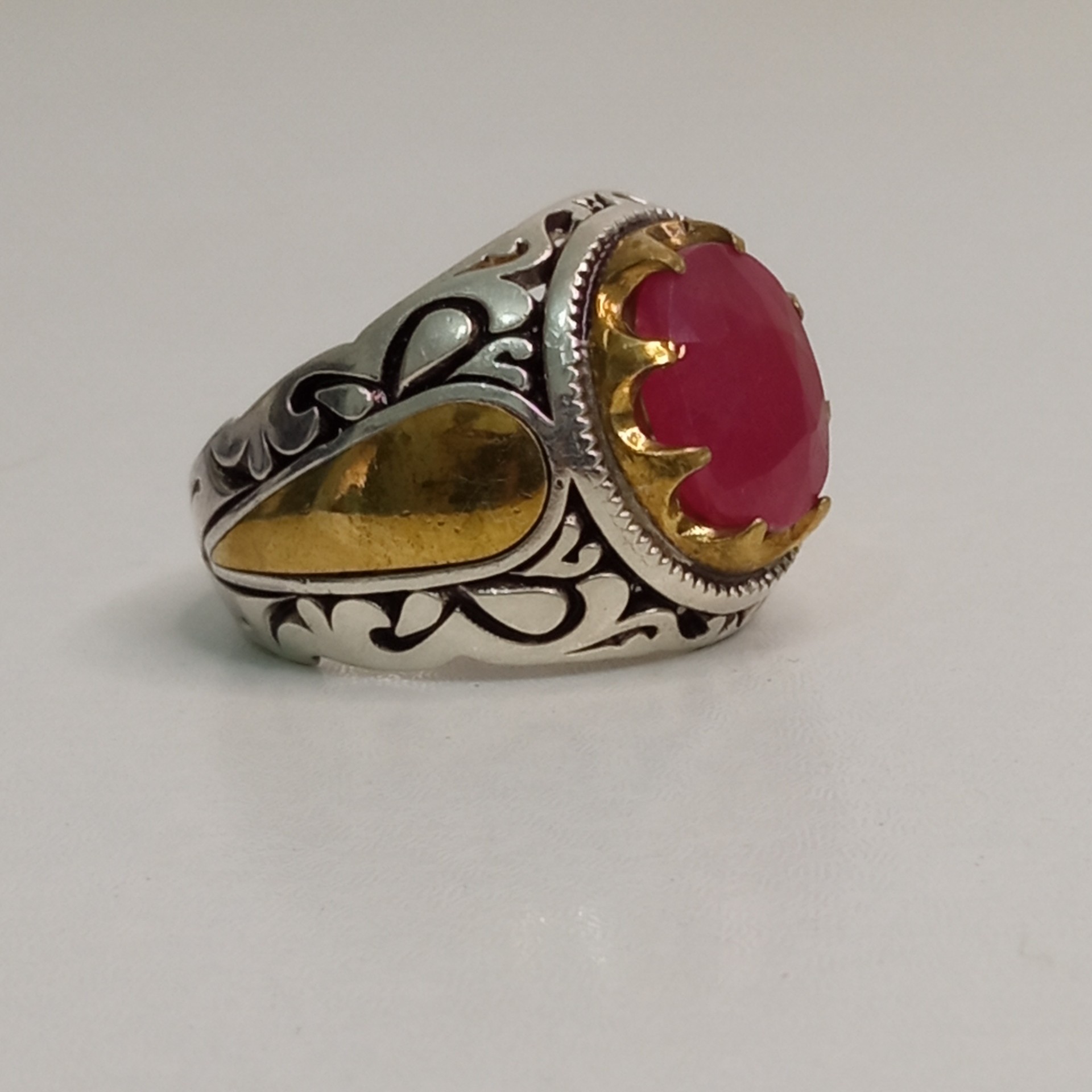 انگشتر مردانه یاقوت سرخ خوش رنگ بسیار زیبا رکاب نقره و برنج سایز رکاب قابل تغییر 