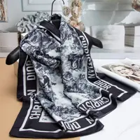 شال سوپر نخ بهاره طرح آبرنگی حاشیه طرح کریستین زمینه سفید مشکی ارسال رایگان 