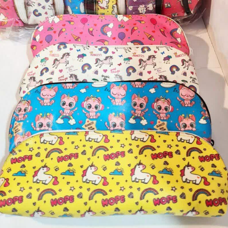 جامدادی فانتزی در رنگ های شاد و مختلف