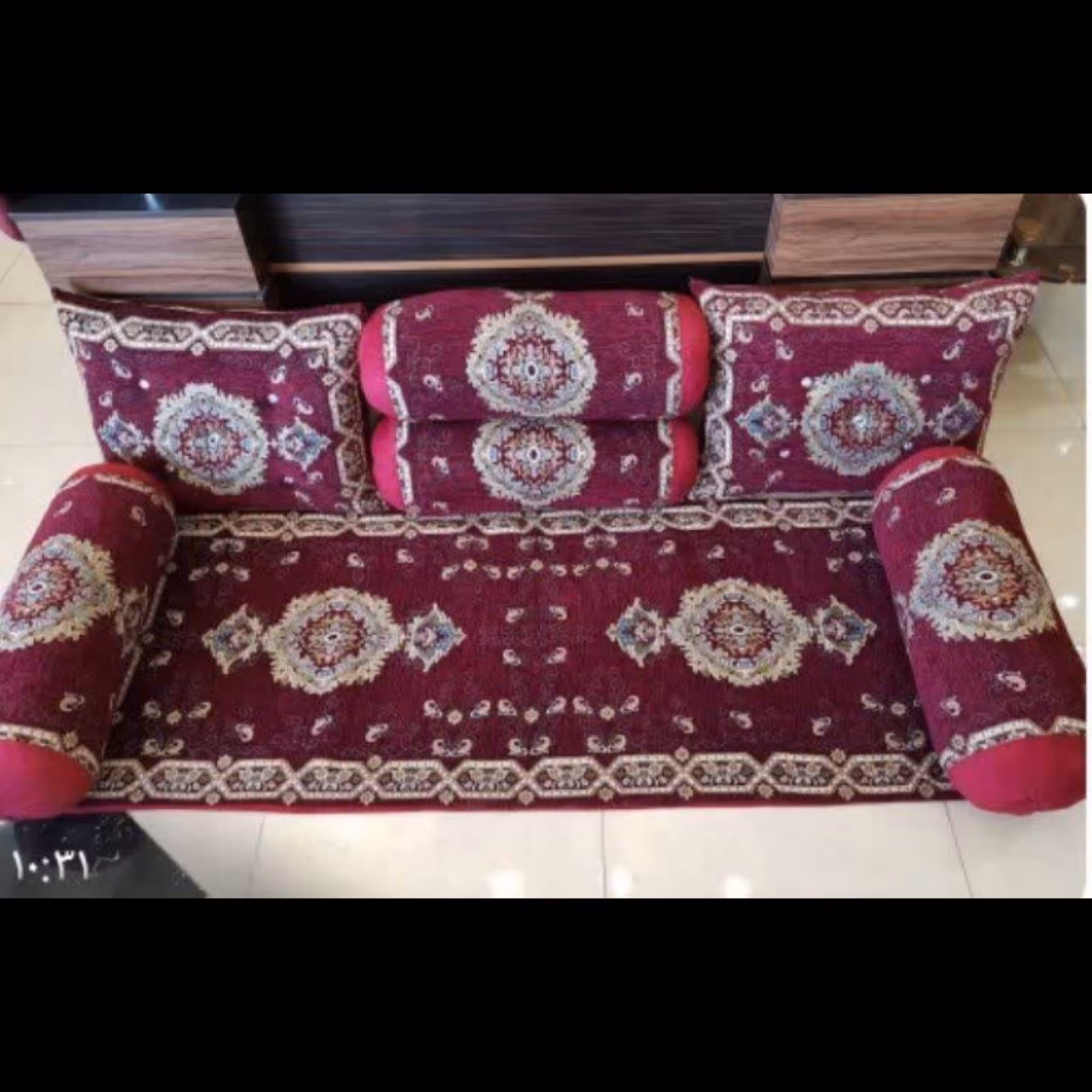 تشک شاهنشین 7تکه شامل یک عدد تشک.4عددپشتی گرد.دوعدد پشتی مربعی دورو در شش رنگ 