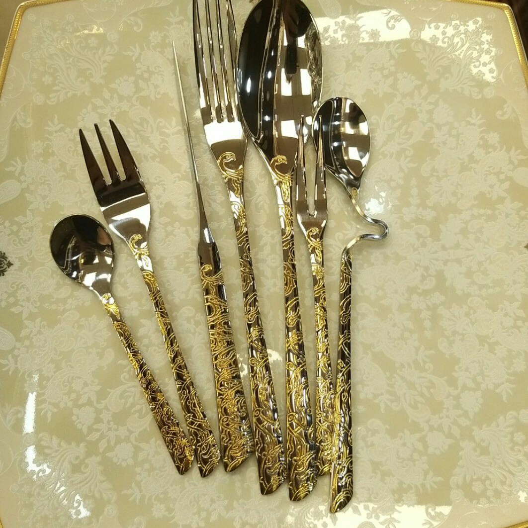 سرویس قاشق چنگال 30 نفره طلایی براق  ( 151 پارچه ) ویکتوریا (7200 G )