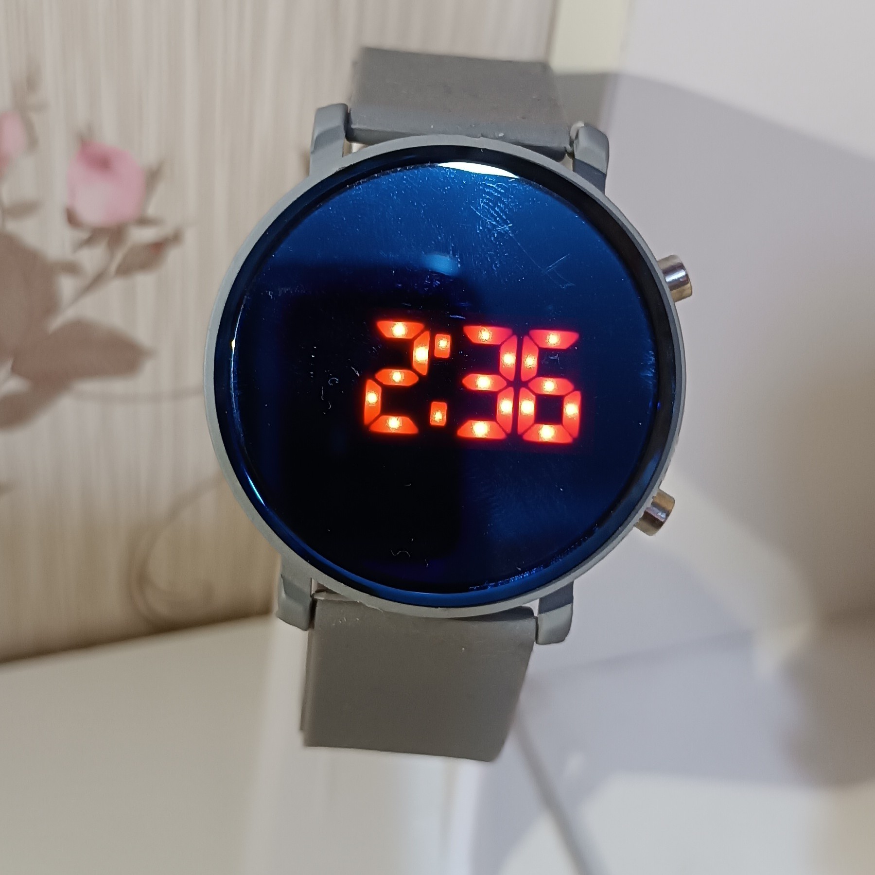 ساعت مچی اسپرت کامپیوتری بند سیلیکونی صفحه دایره کیفیت مناسب طوسی (کد84)