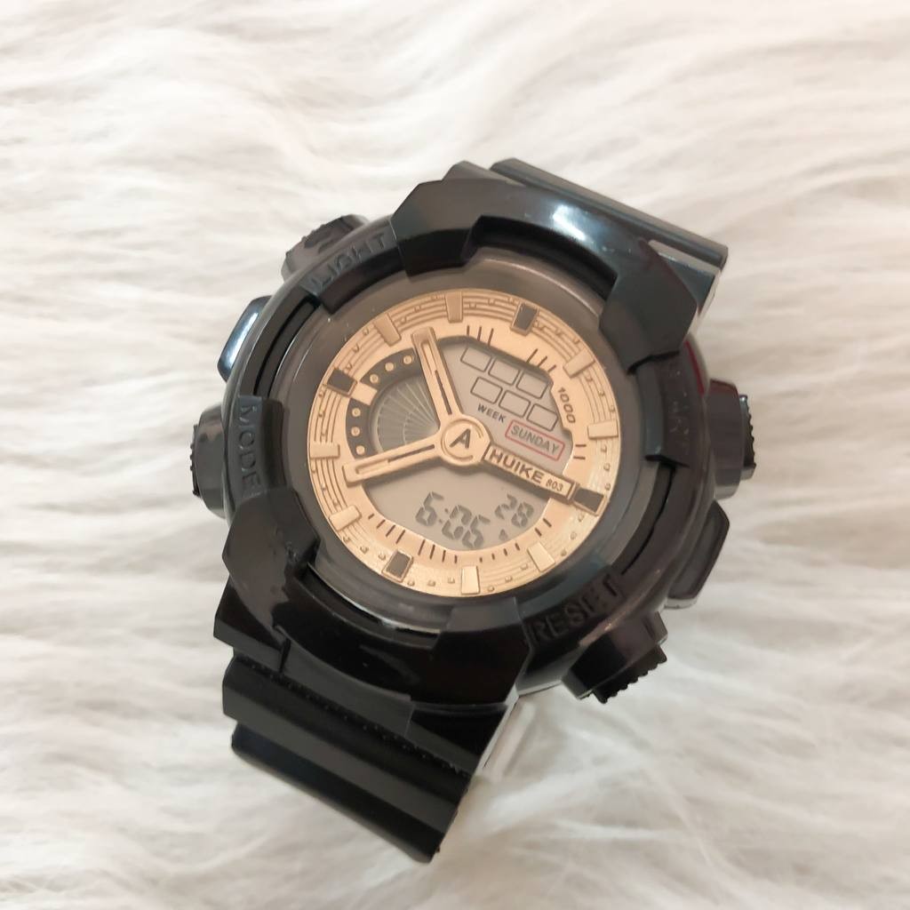 ساعت مچی اسپرت تک زمانه اسپرت مشکی
دارای کرنومتر. ساعت دیجیتال و تقویم
کیفیت عالی
بندپیو
دارای جعبه کادویی مخصوص ساعت
صف