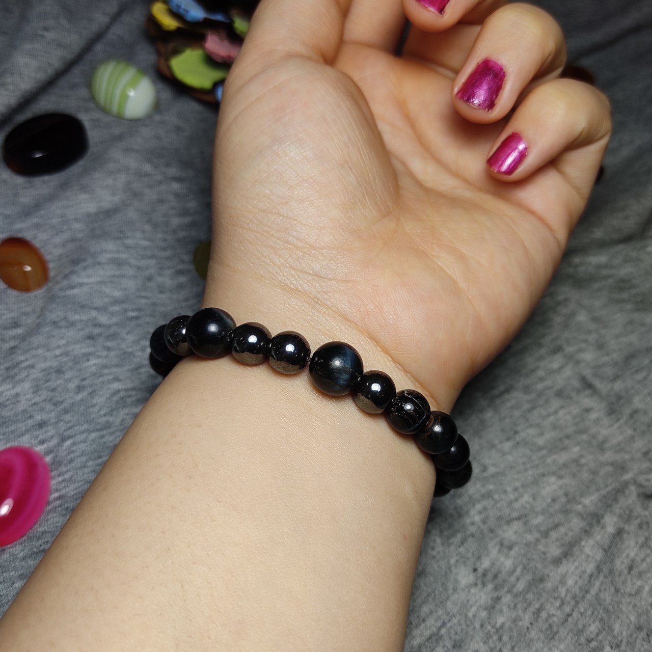 دستبند فوق العاده زیبا با مهره های سنگ حدید و چشم ببر بوقلمونی اصل معدنی
کد 28246
