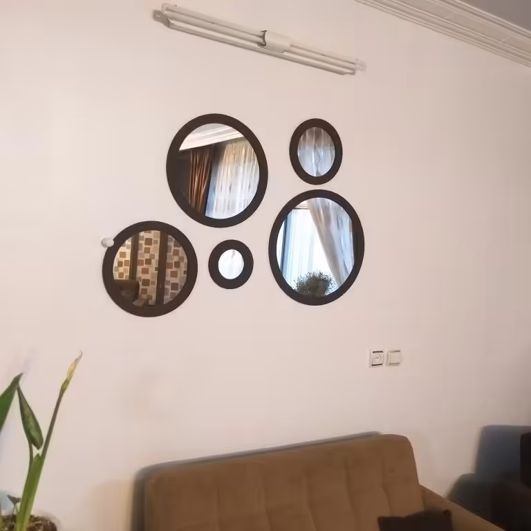 اینه  گرد با قاب چوبی (پس کرایه)