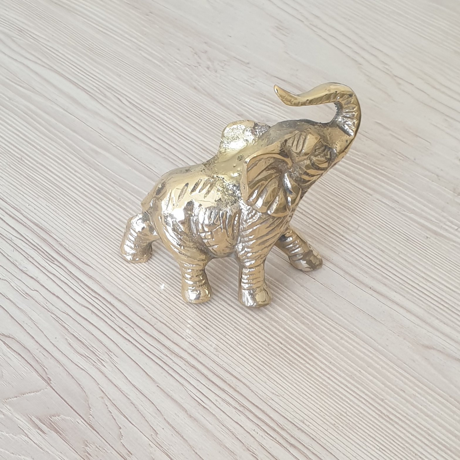 فیل کوچک برنزی