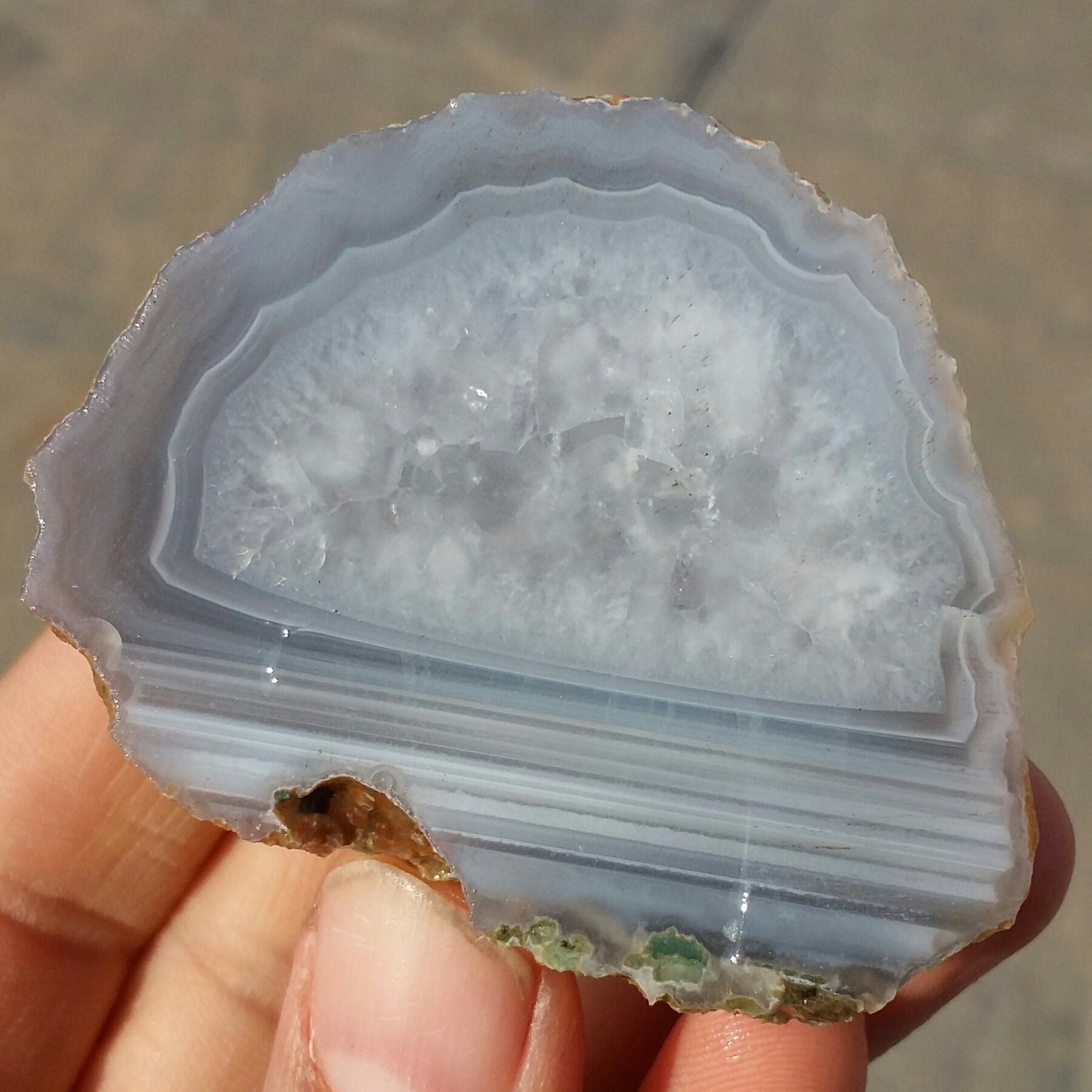 اسلایس سنگ راف عقیق سلیمانی 3بعدی خطی منظم ژئود دار شاهکار خلقت کاملا طبیعی
با قابلیت ساخت چند نگین محشر
کد8855