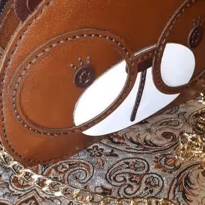 کیف دوشی دخترانه چرمی دست دوز  خرس عینکی 