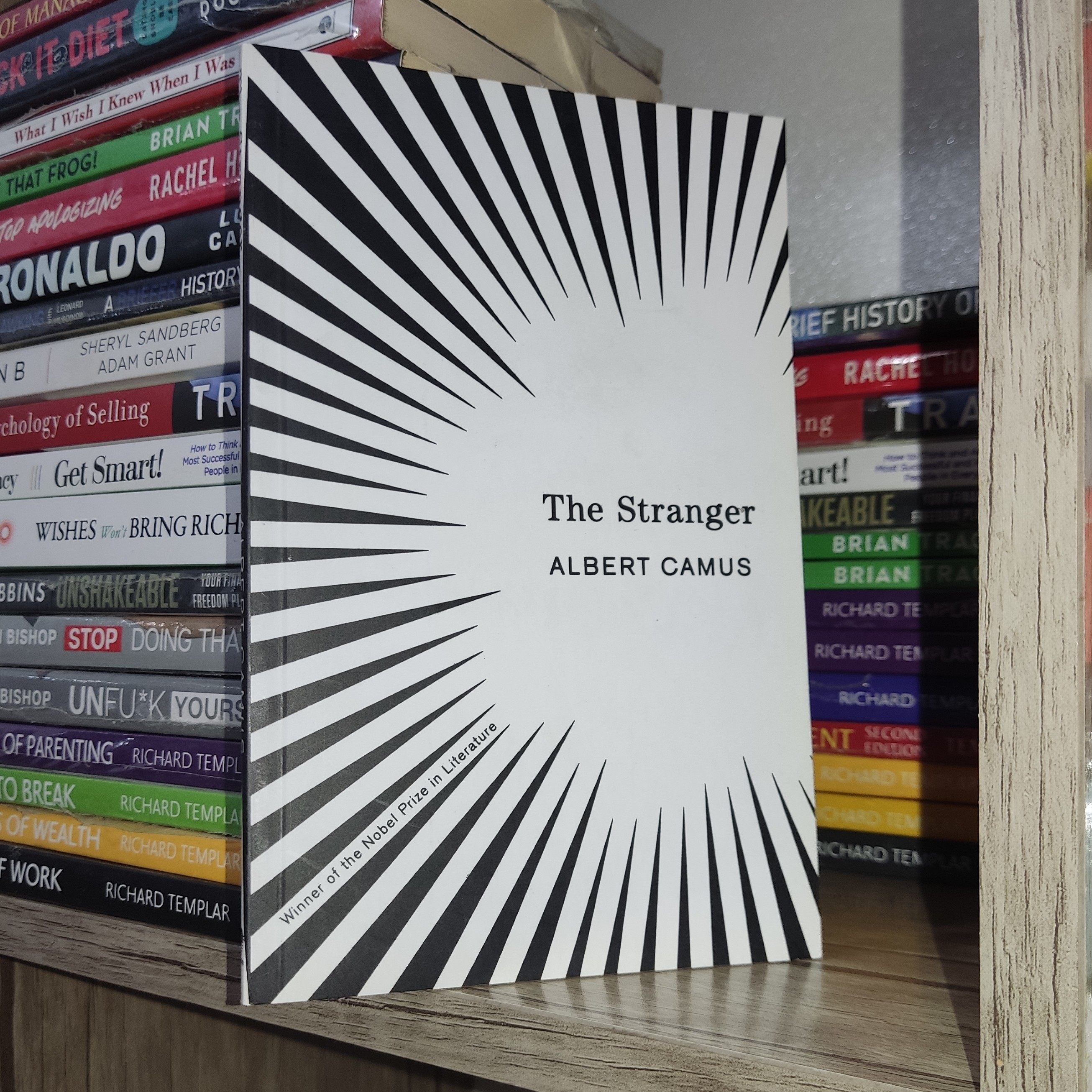 کتاب زبان اصلی The Stranger (بیگانه) - اثر آلبر کامو
