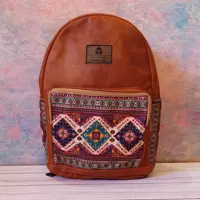 کوله پشتی سنتی طرحدار یوتاب با پارچه میکرو درجه یک و فینو و چرم دوزی 5016