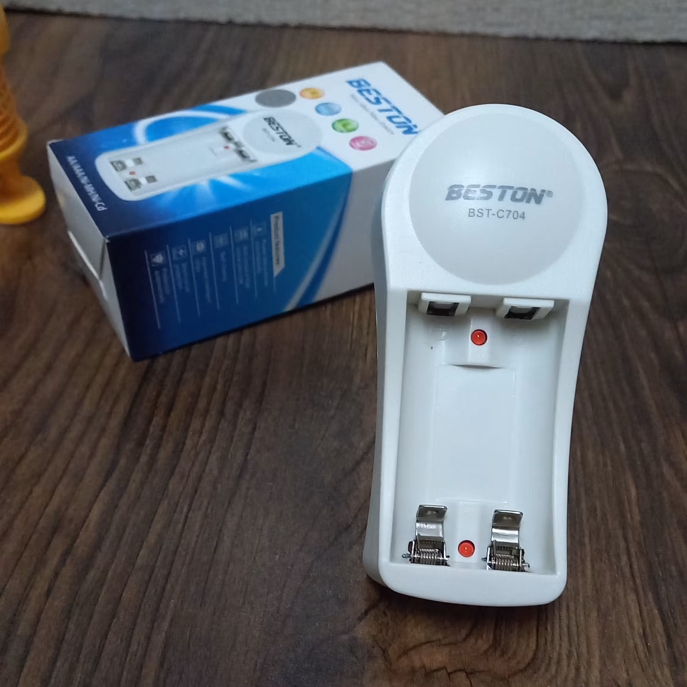 شارژر باتری بستون مدل BST-C704