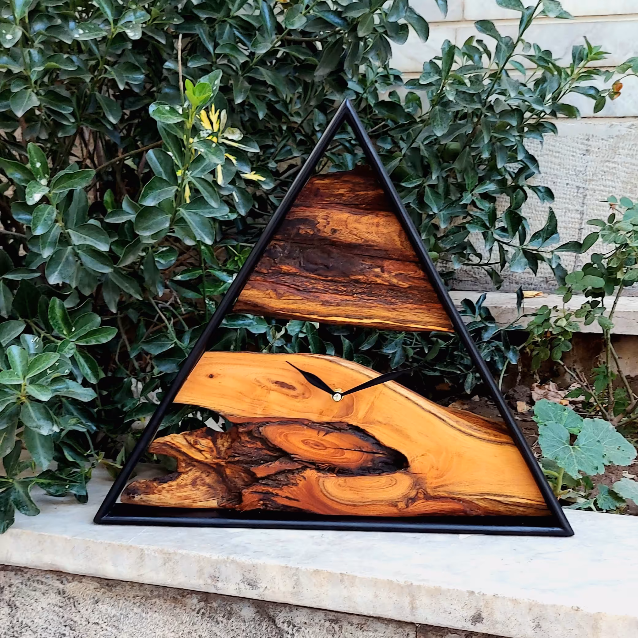 ساعت مثلثی روستیک توت