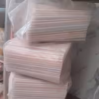 نی یکبار مصرف 18 سانتی 3کیلو و 300 گرم یکجا به فروش میرسه و هزینه ارسال رایگان نیست و به عهده مشتری است.