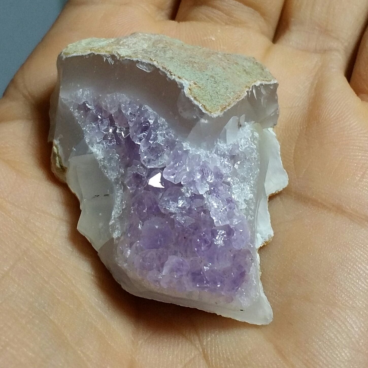 سنگ راف آمیتیس پر بلور  بسیار پر رنگ بسیار زیبا دیدنی کاملا طبیعی شاهکار خلقت خااااص
کد 9782