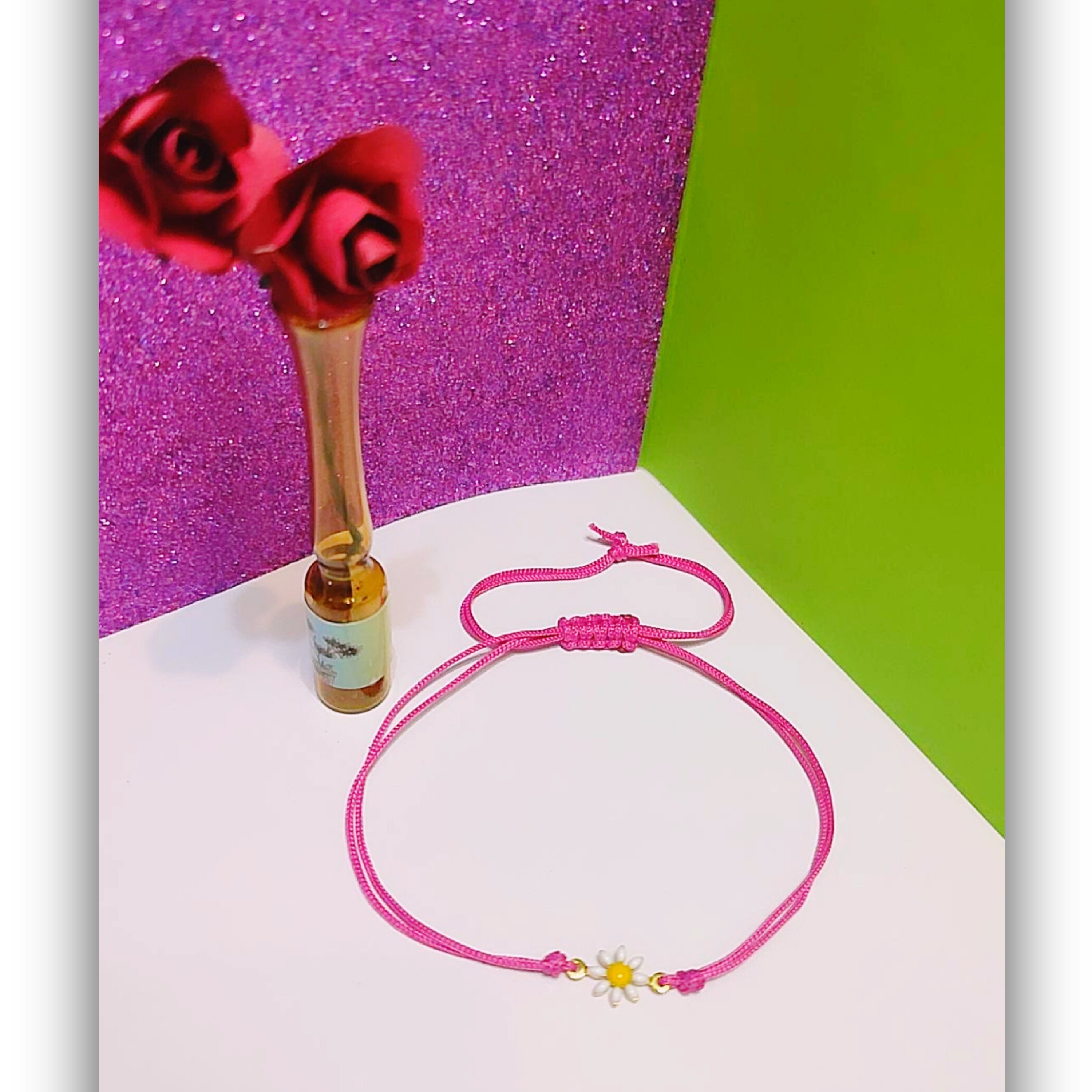 دستبند نخی با گل بابونهDS05