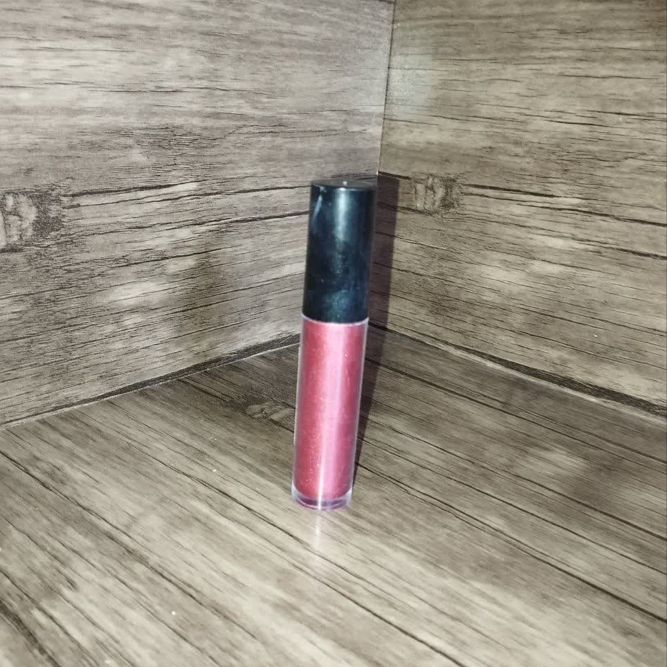 رژ مایع گیاهی با رنگ معدنی