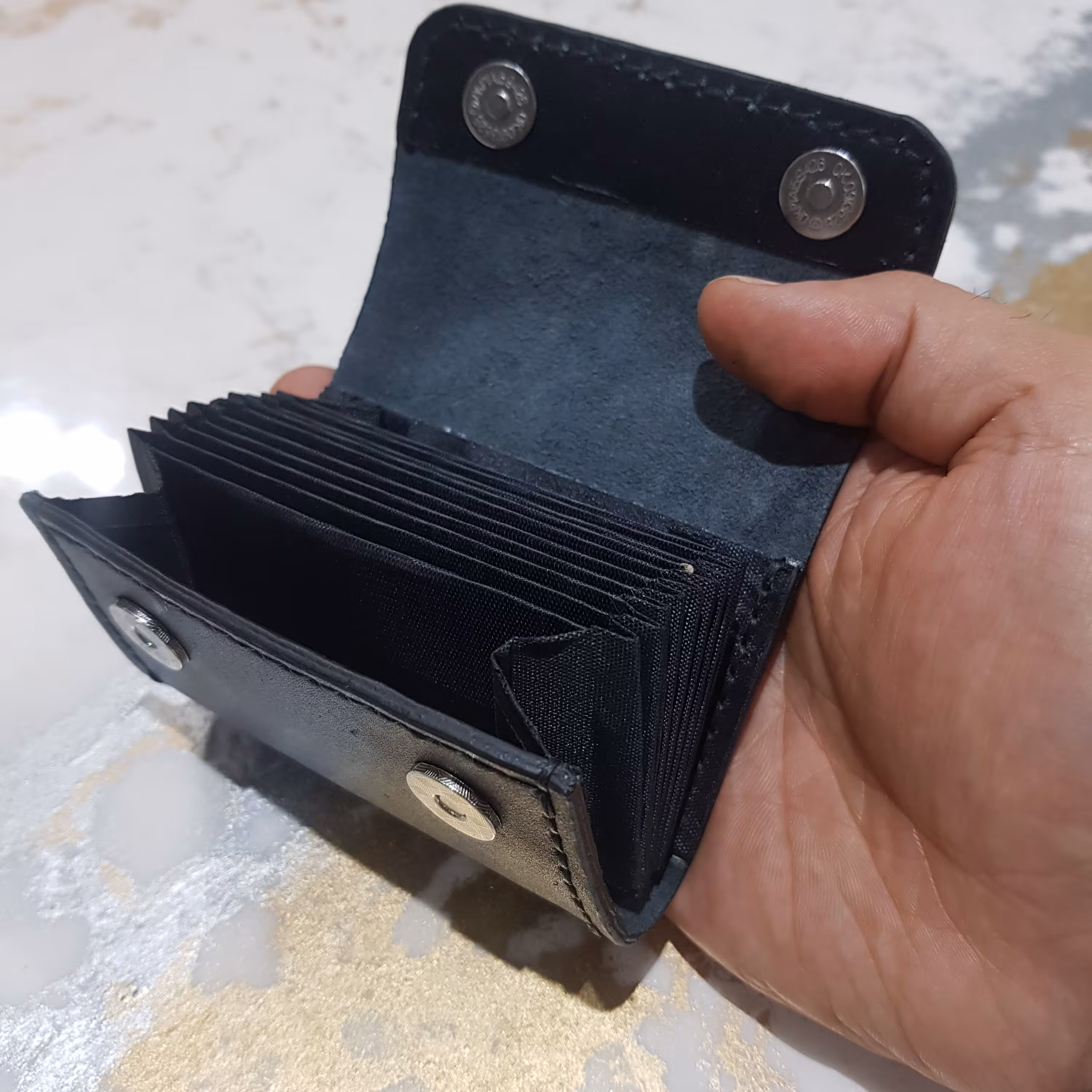 جاکارتی آکاردئونی مشکی