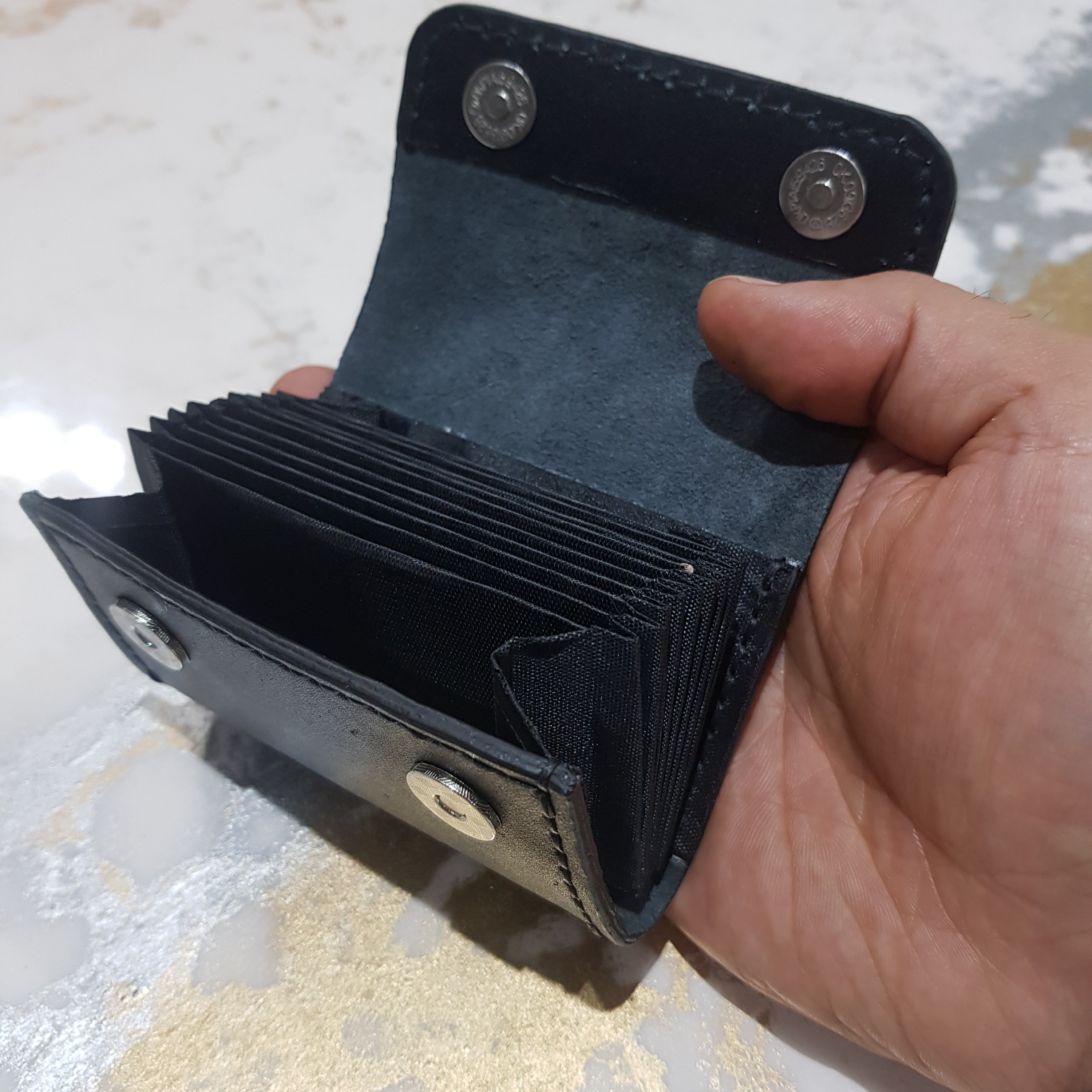 جاکارتی آکاردئونی مشکی