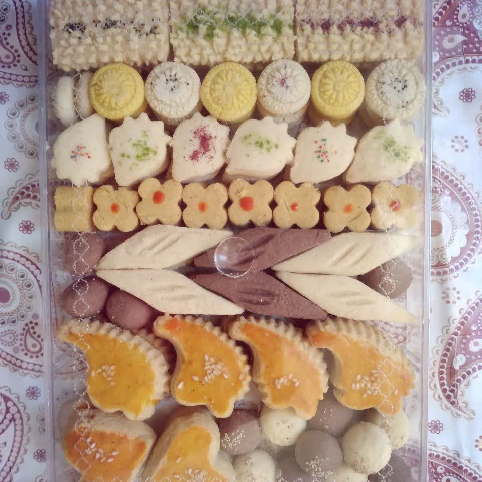 شیرینی سنتی قزوین مخلوط (500گرمی)(باظرف کریستال)(درجه یک)(تازه) هزینه ارسال با مشتری می باشد