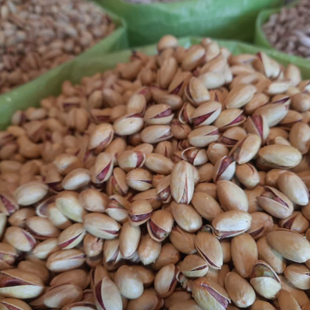 پسته اکبری عمده درجه1