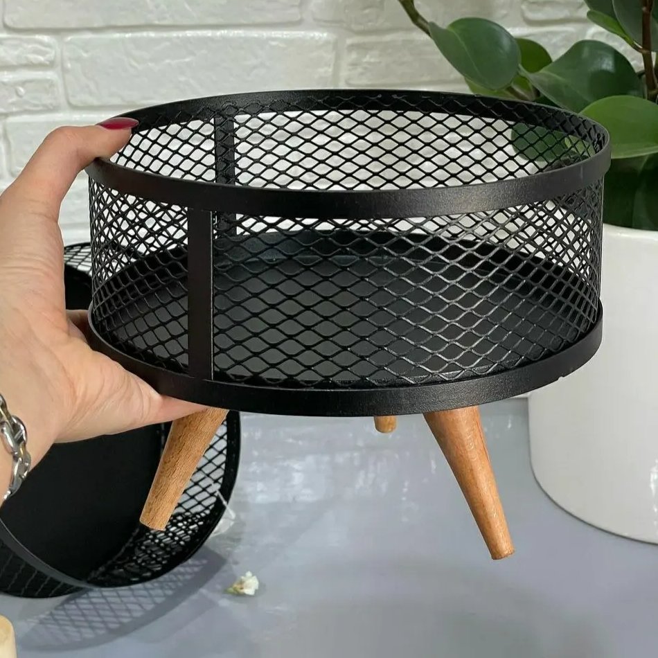 استند سه پایه(شکلات خوری/میوه خوری/سرو فینگرفود)،رنگ مشکی جنس فلزی پایه ها چوبی،16 در 20