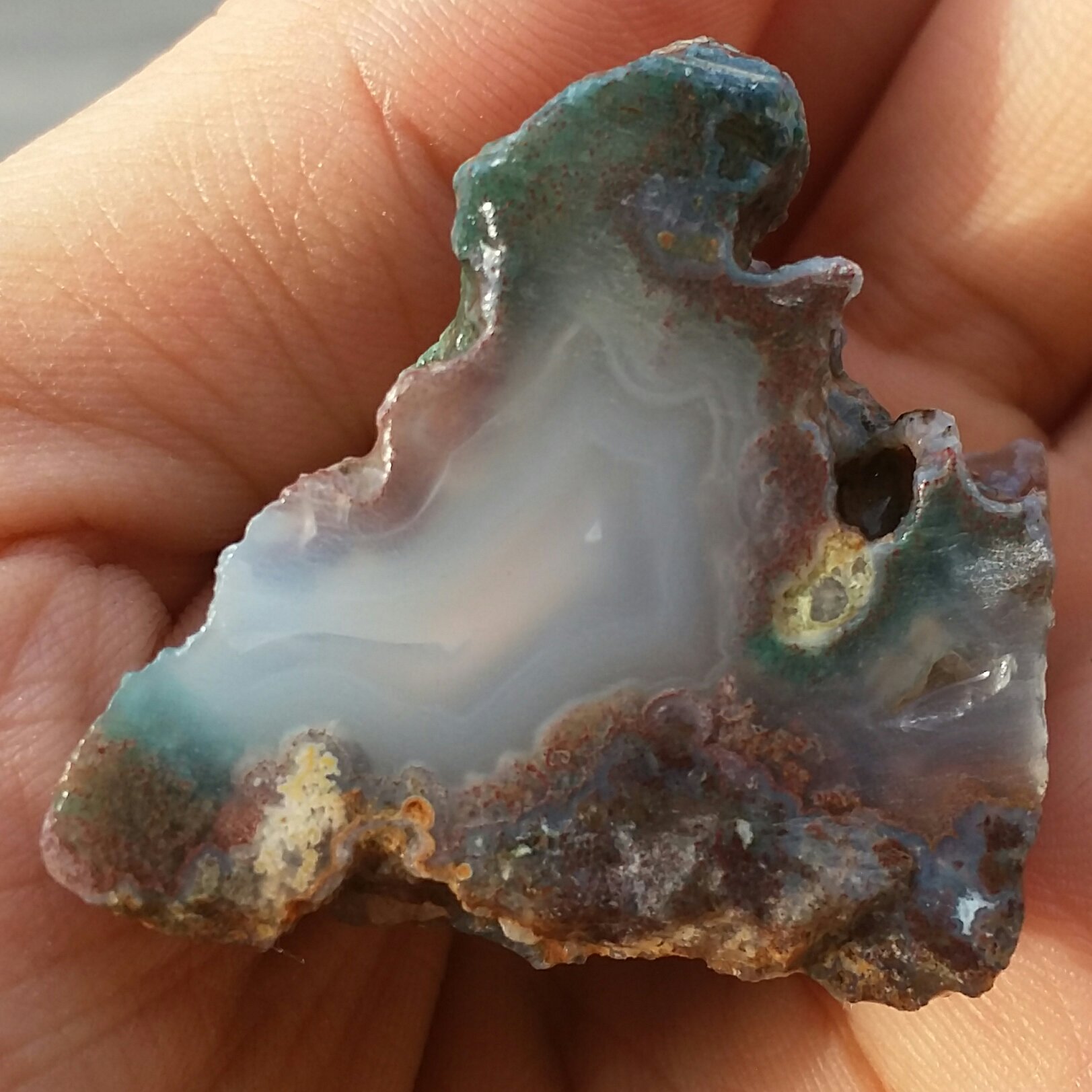 اسلایس سنگ راف عقیق سلیمانی رنگی منظره 7رنگ بسیار دیدنی کاملا طبیعی زیبا
محشر شاهکار خلقت