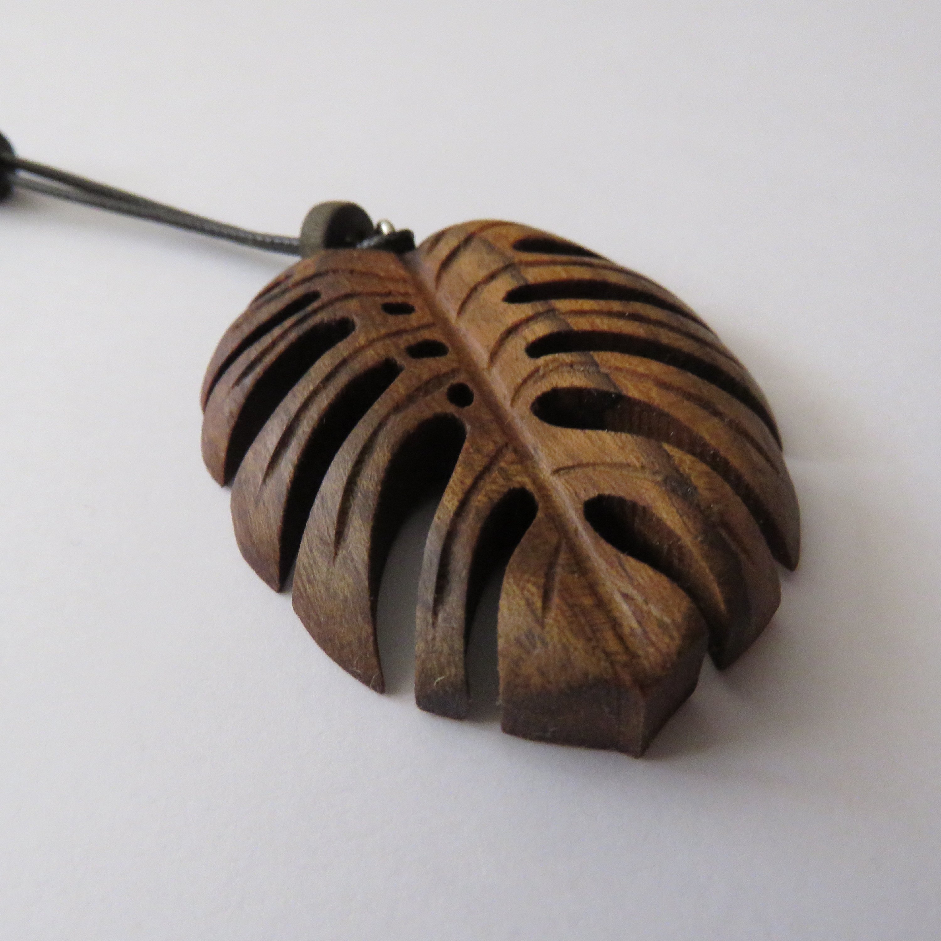 •گردنبند طرح برگ انجیری  •کد محصول:N9