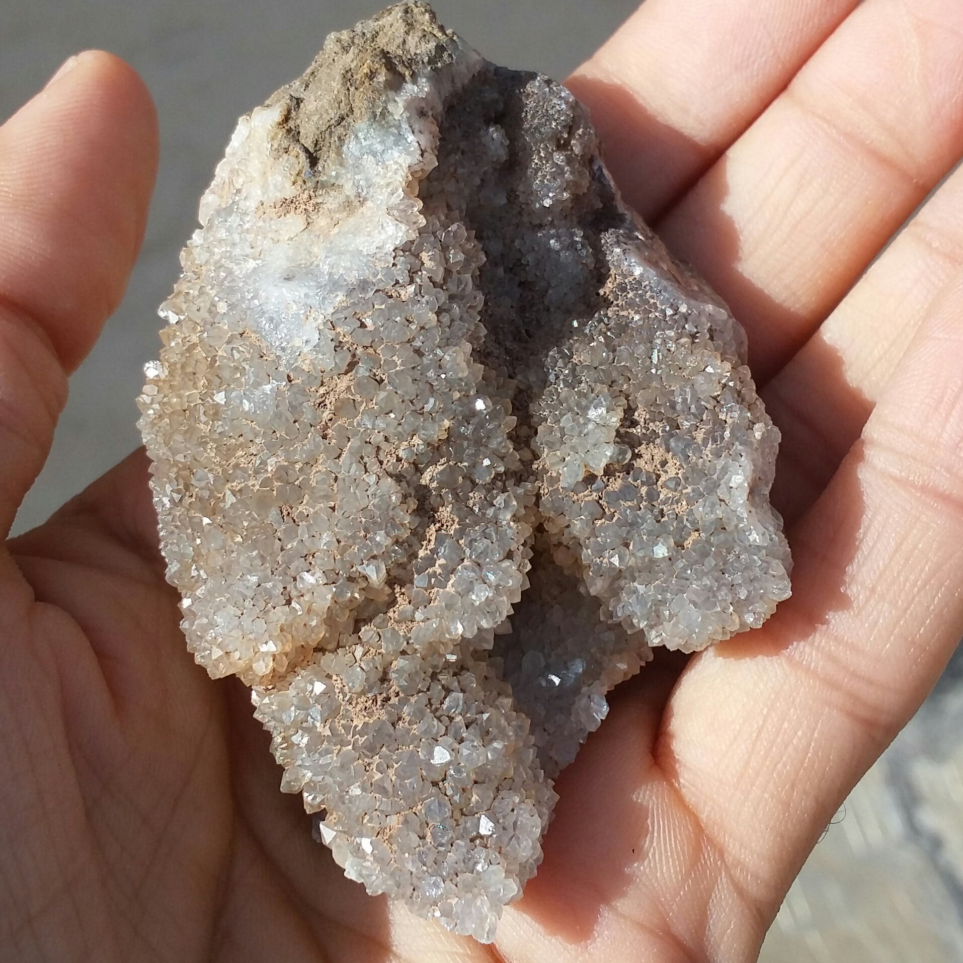 نمونه فوق کلکسیونی کلسیت پر بلور  روی بستر محشر 100 در 100 طبیعی خااص شاهکار خلقت
کد 9836