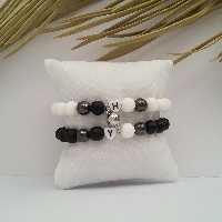 ست دستبند دوستی حرف اسم یا دستبند مگنتی ست دوتایی با سنگ های حدید و اونیکس سیاه و سفید و مهره حروف دلخواه شما (یک جفت)