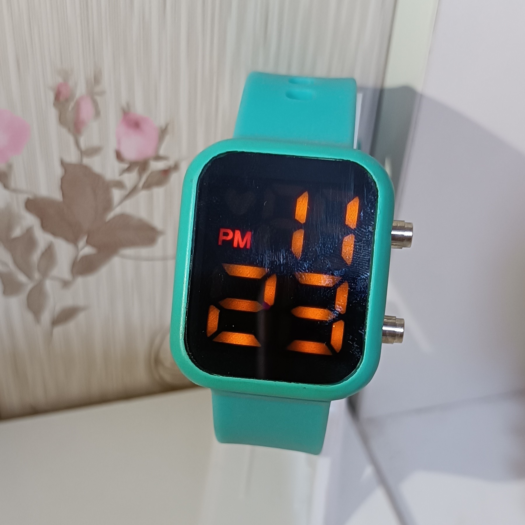 ساعت مچی اسپرت کامپیوتری بند سیلیکونی صفحه مستطیل کیفیت مناسب آبی روشن  (کد80)