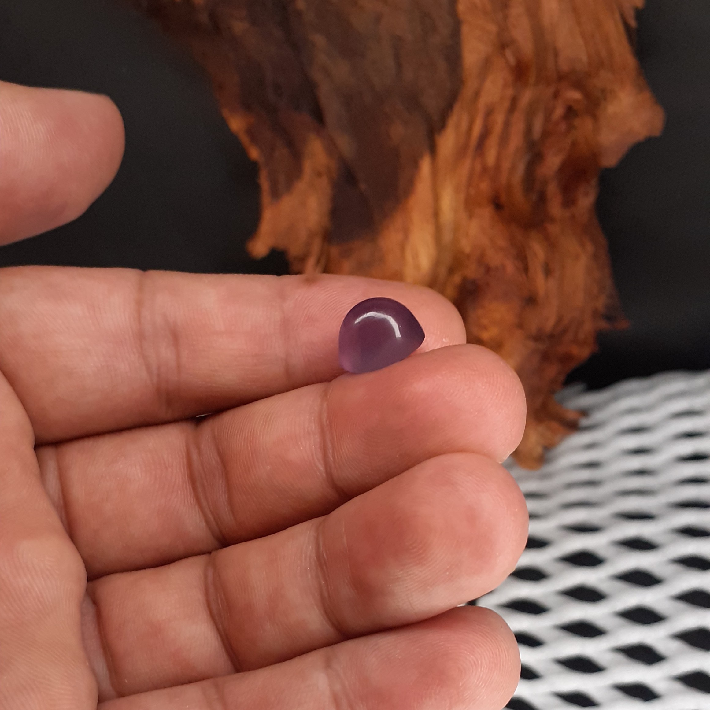 عقیق سوسنی ناب زیبا با رنگ طبیعی و معدنی تراش دست سایز کوچیک آماده رکاب