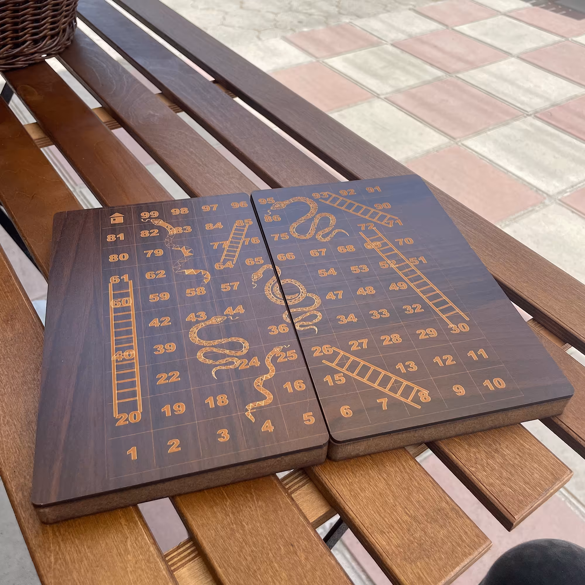 بازی مار پله چوبی همراه با کیف چرم ام دی اف همراه با مهره و شطرنج های چوبی 