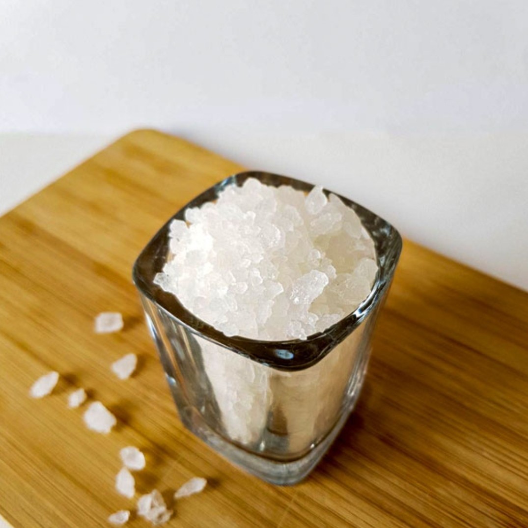 دلنمک معدنی دانه  متوسط 1000 گرمی سرشتا مناسب تنظیم تیروئید پرکار ، دفع بلغم، ضدعفونی معده