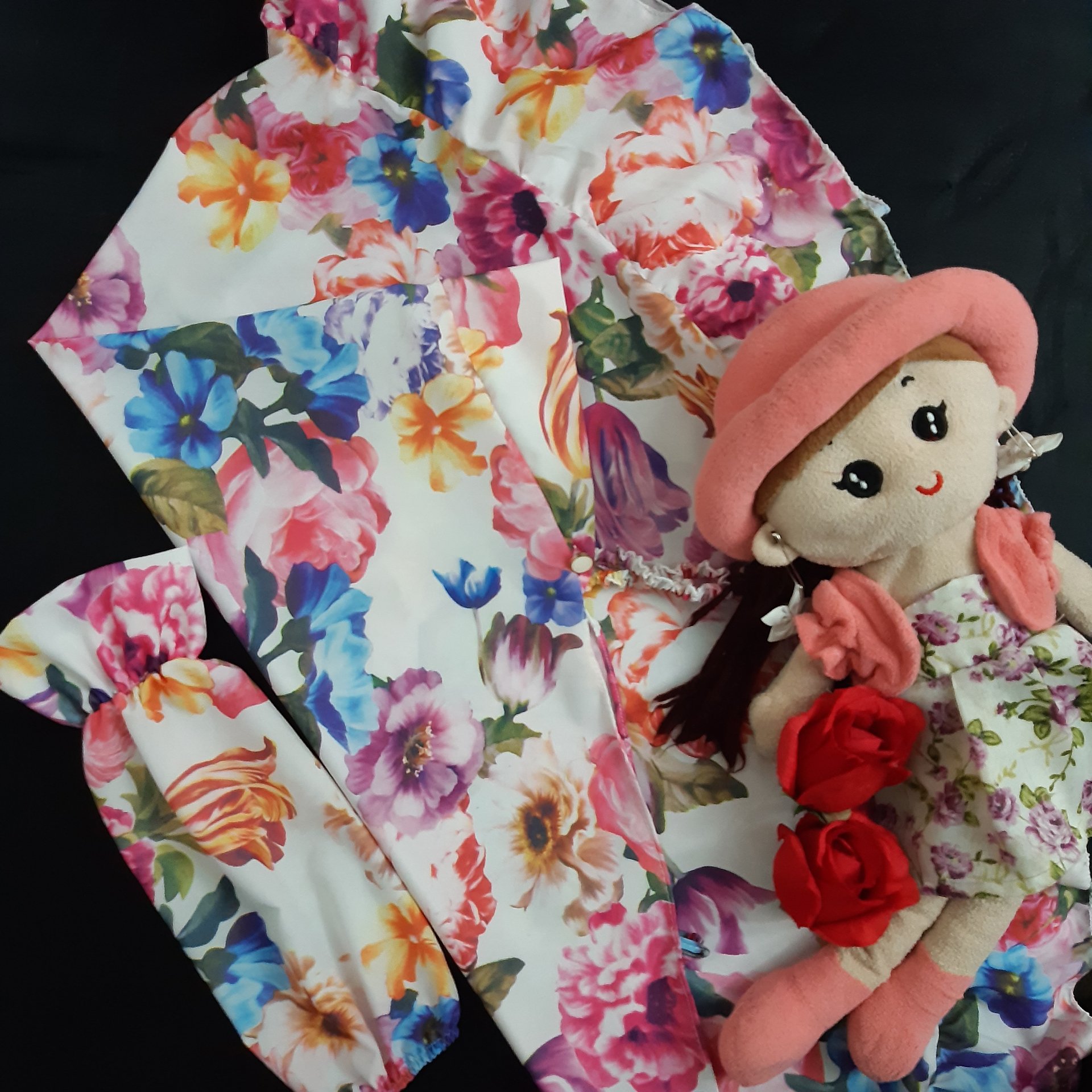 سِت مقنعه دگمه دار و ساقدست بچگانه    مناسب 4تا8سال 