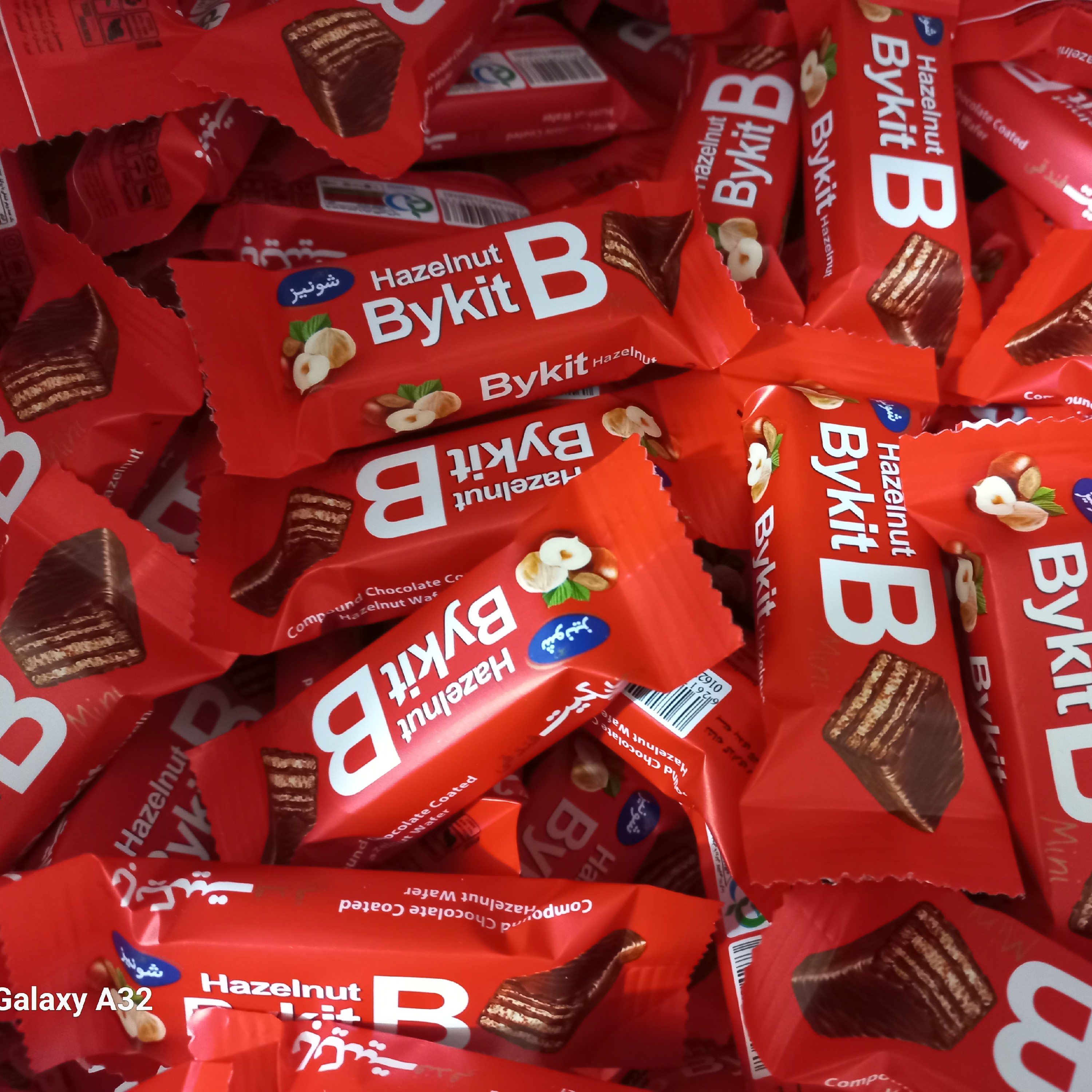 شکلات ویفری بایکیت فندقی