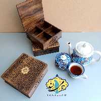 جعبه دمنوش چوبی گره چینی 18 در 18  چهارخانه ققنوس صنایع دستی تامی لند