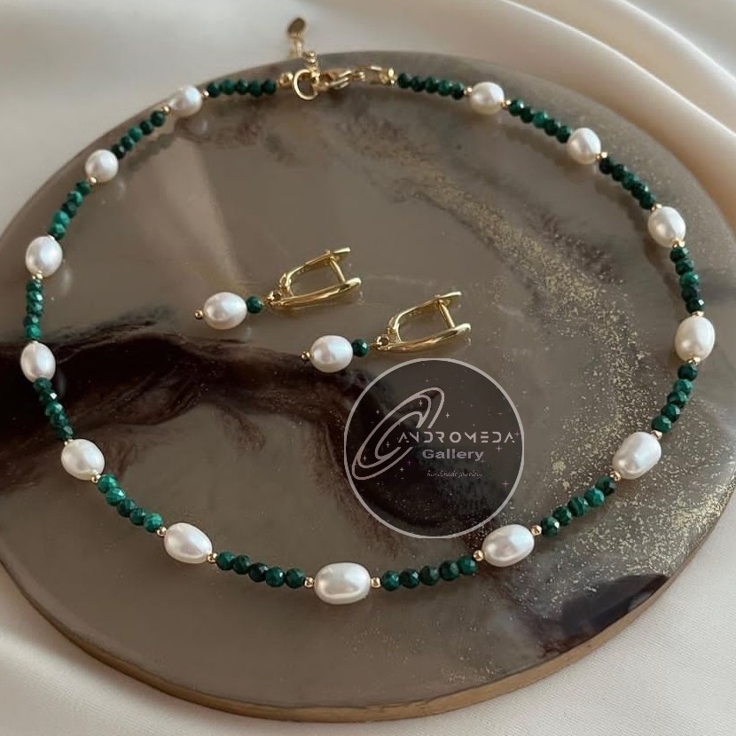 رمرد دستبند مروارید پرورشی و کریستال و نهره طلایی حدید کاملا رنگ ثابت و ماندگار 