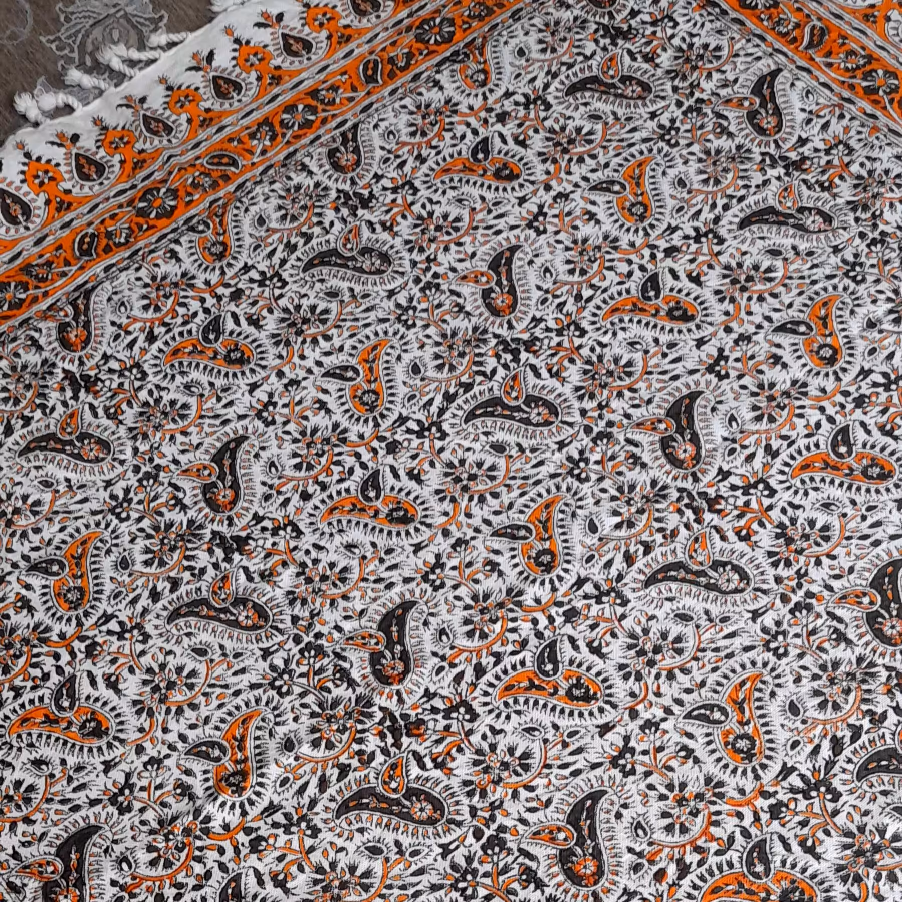 سفره ورومیزی قلمکاری سنتی سایز 1در1متر  طرح سلسله(جدید)