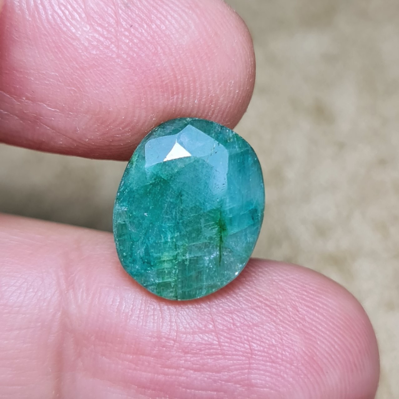  نگین زیبای سنگ زیبای زمرد هندی معدنی با وزن 8 قیراط
کد  28700
