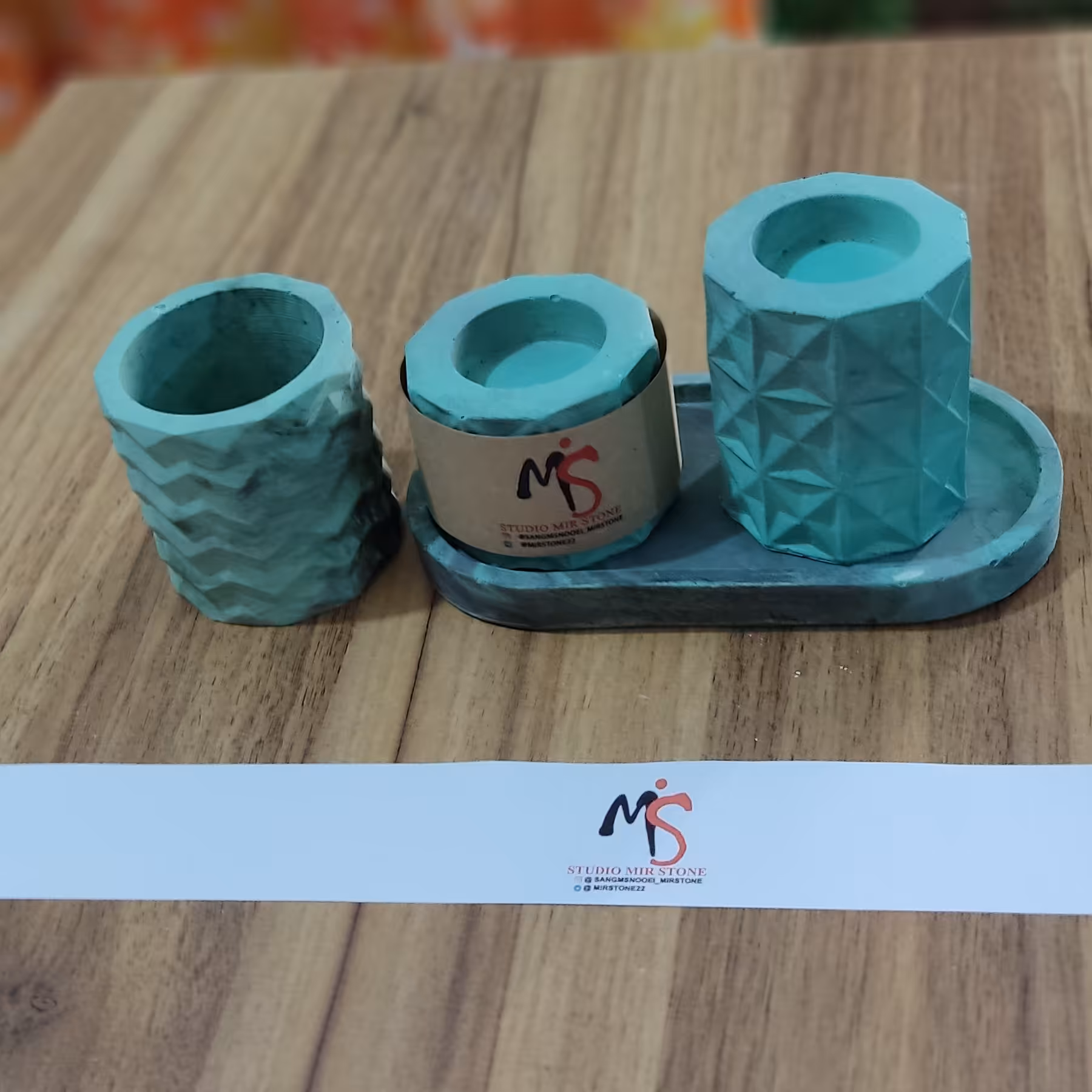  زیبا و کم نظیر یک سینی بیضی بهمراه یک جاعودی و یک جا وارمری و یک لیوان جاکبریتی 