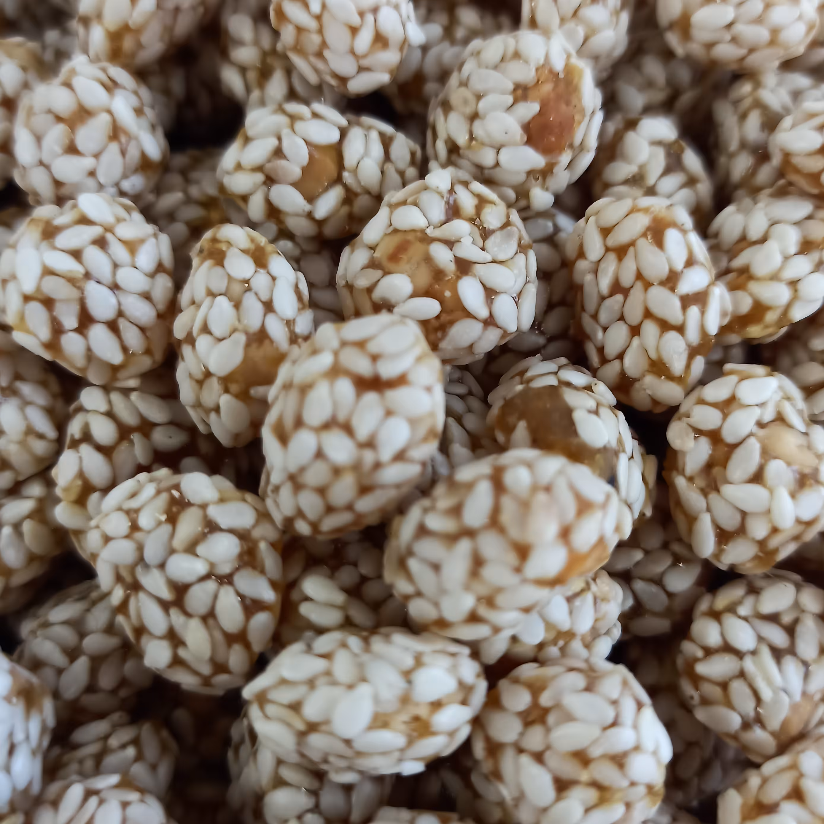 شکلات کنجدی 