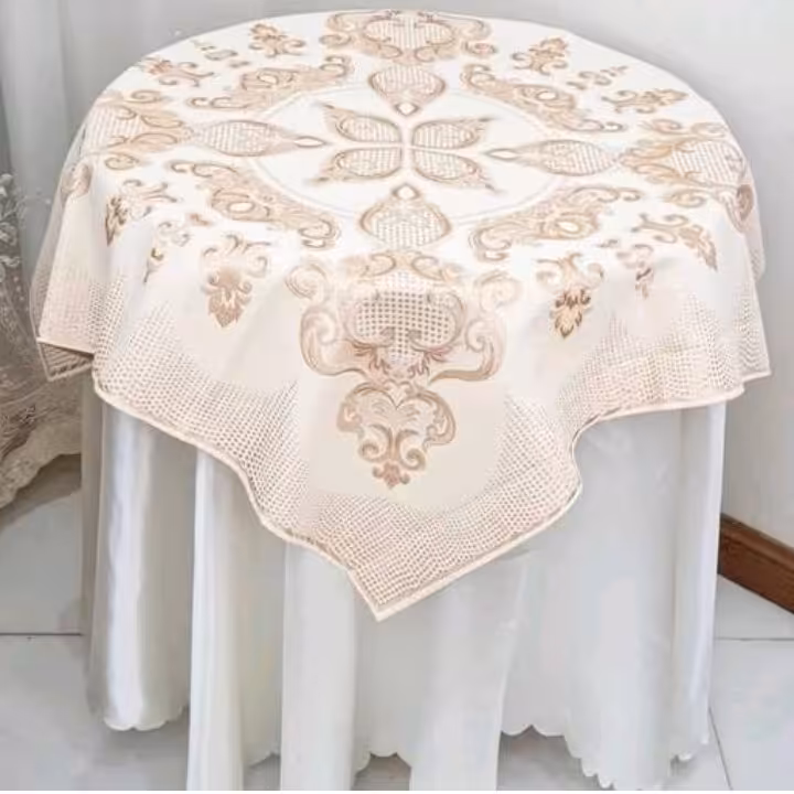 رومیزی میز خاطره 90 در90 مخمل کوبلن طرح قلمکار سین دوزی شده 