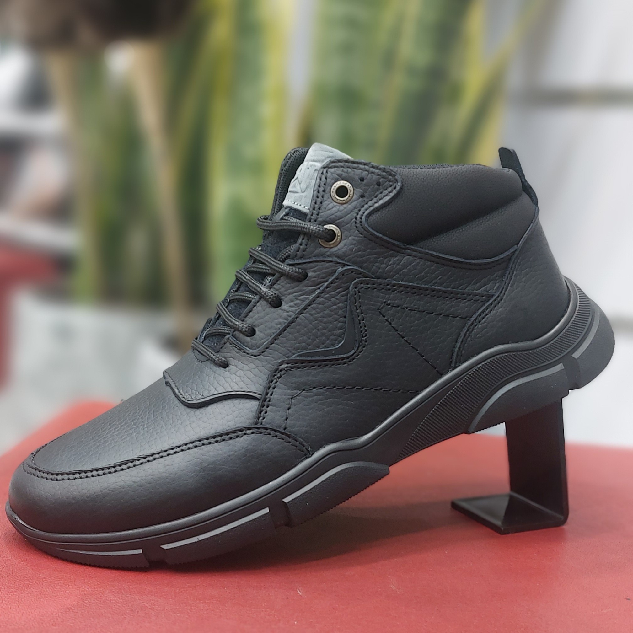 کفش تمام چرم طبیعی تبریز بسیار خوش استایل و نرم و راحت با قیمت استثنایی 