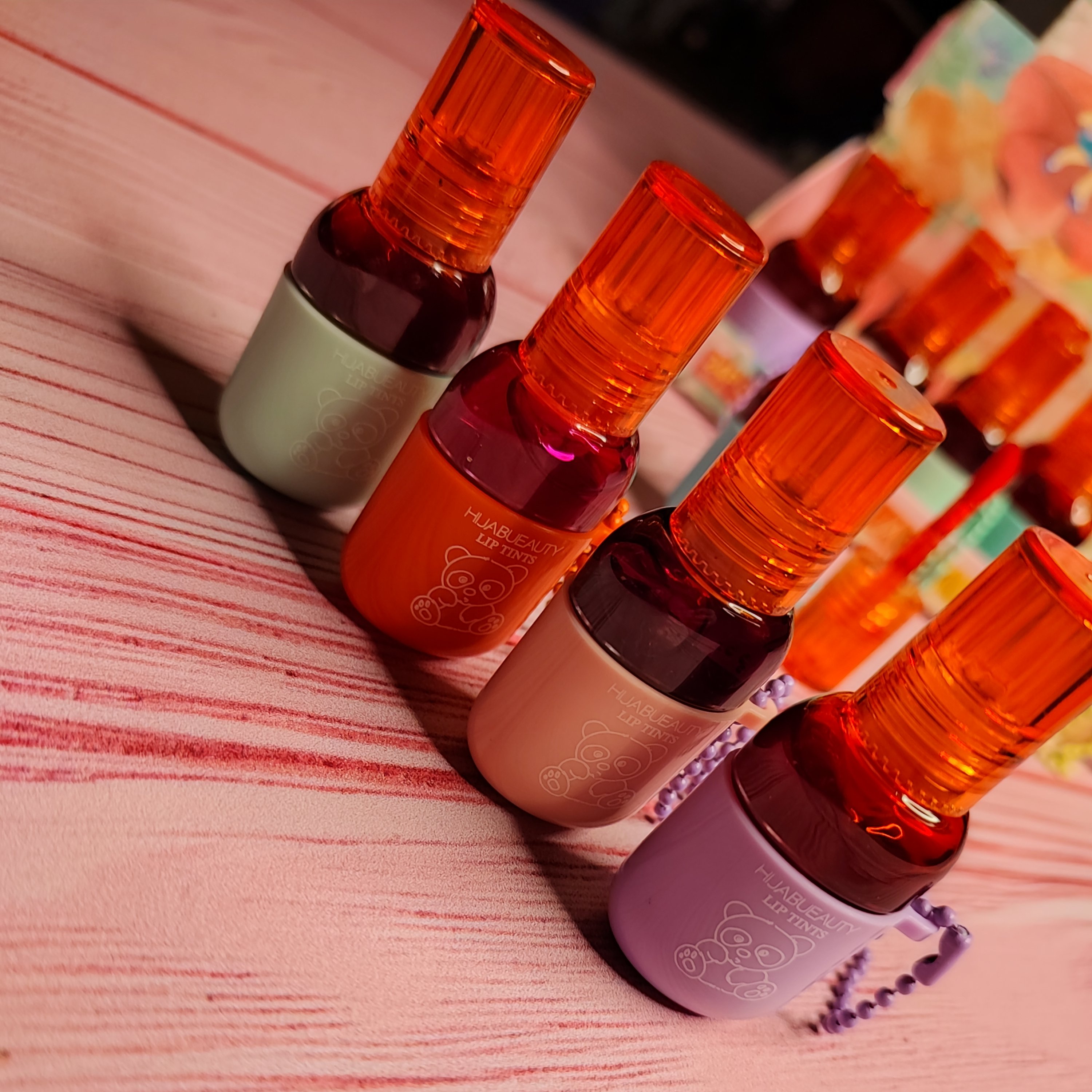 تینت لب آویزی در رنگبندی جذاب و ماندگاری بالا