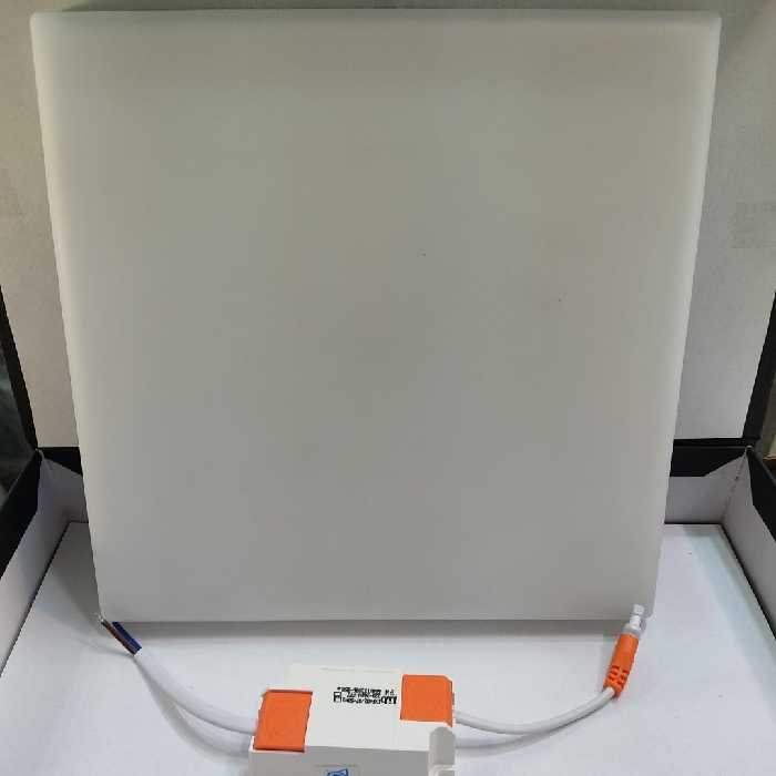 پنل ال ای دی 40 وات توکار  مربع دلتا فنر متغیر . رنگ  آفتابی  (12 ماه گارانتی تعویض)