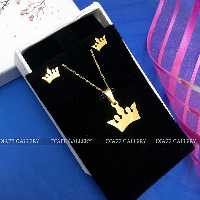 نیمست استیل طرح تاج گوشواره گردنبند و زنجیر استیل رنگ ثابت