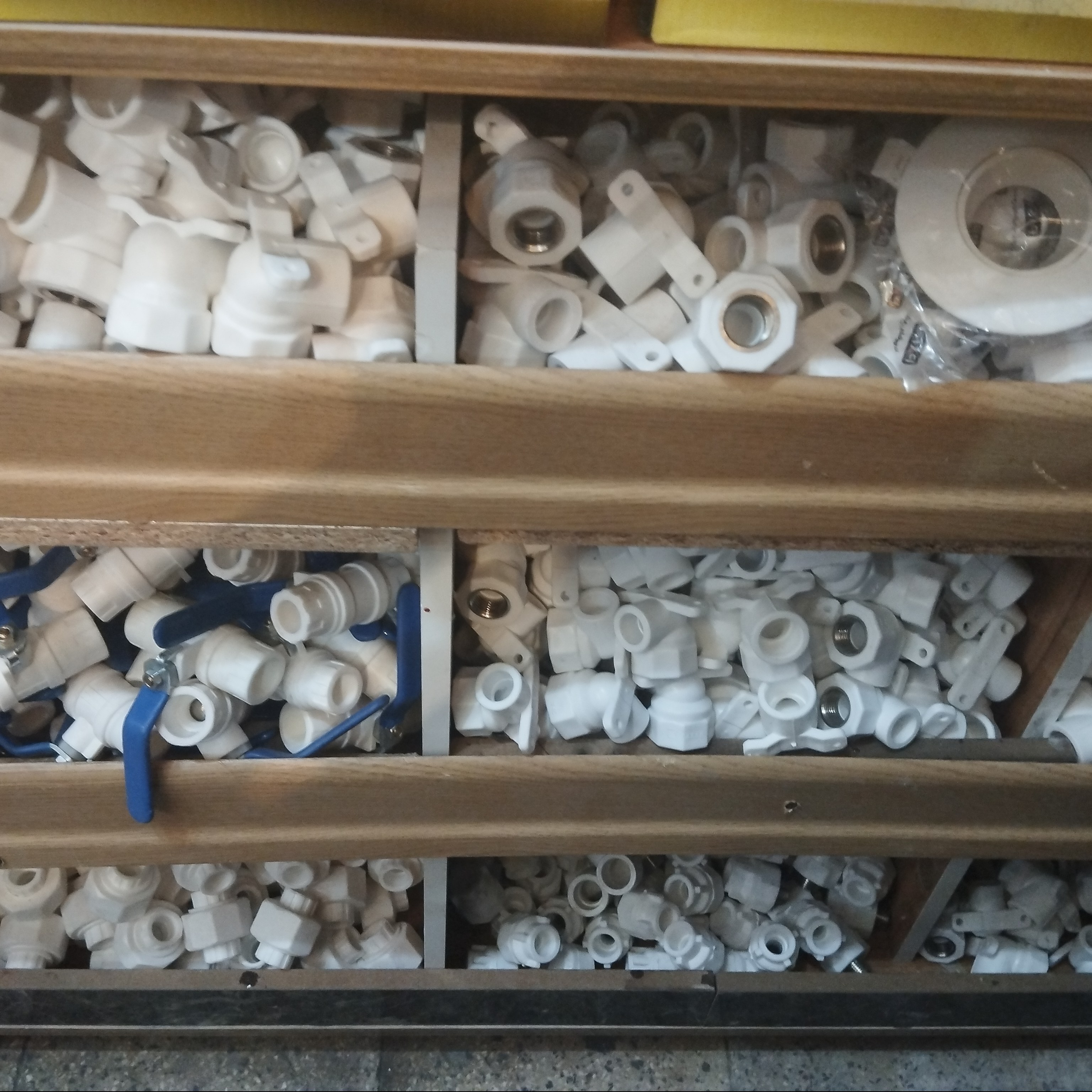 لوله اتصالات سفید اذر