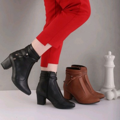 کفش زنانه پاشنه دار ساقدار منگوله دار