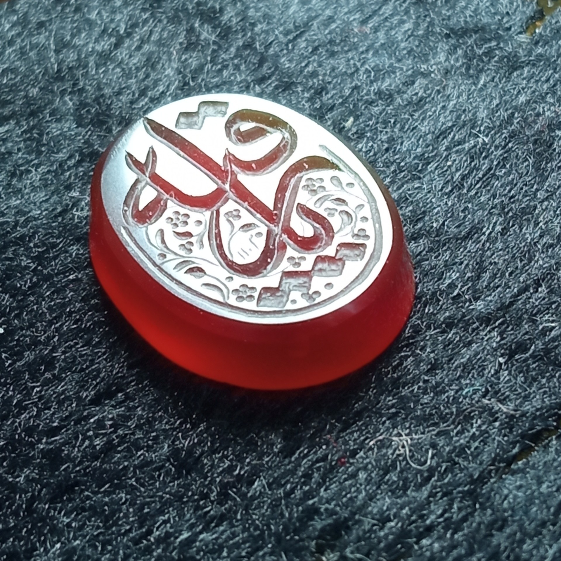 نگین عقیق حکاکی شده به ذکر یارقیه سلام الله علیها 