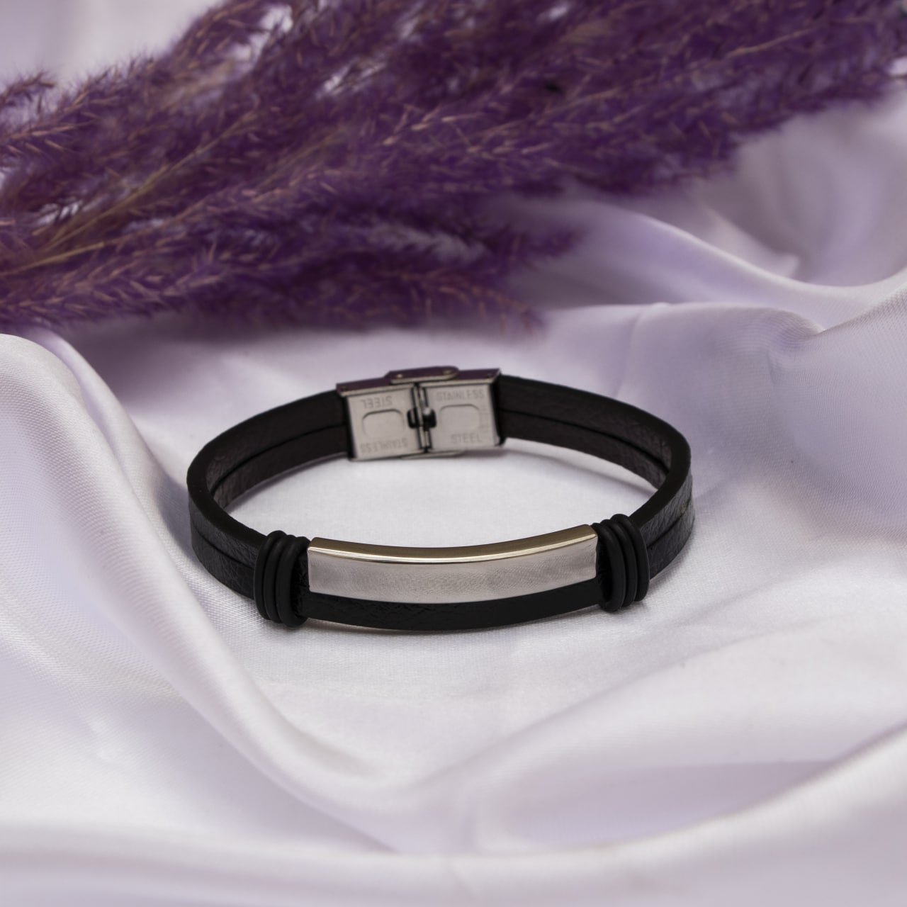 دستبند چرم دولاین مشکی
109000312